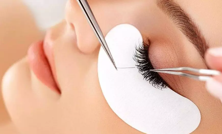 Image 2: Full Set of Classic/ Hybrid/ Volume/ Mega Volume Eyelash Extensions