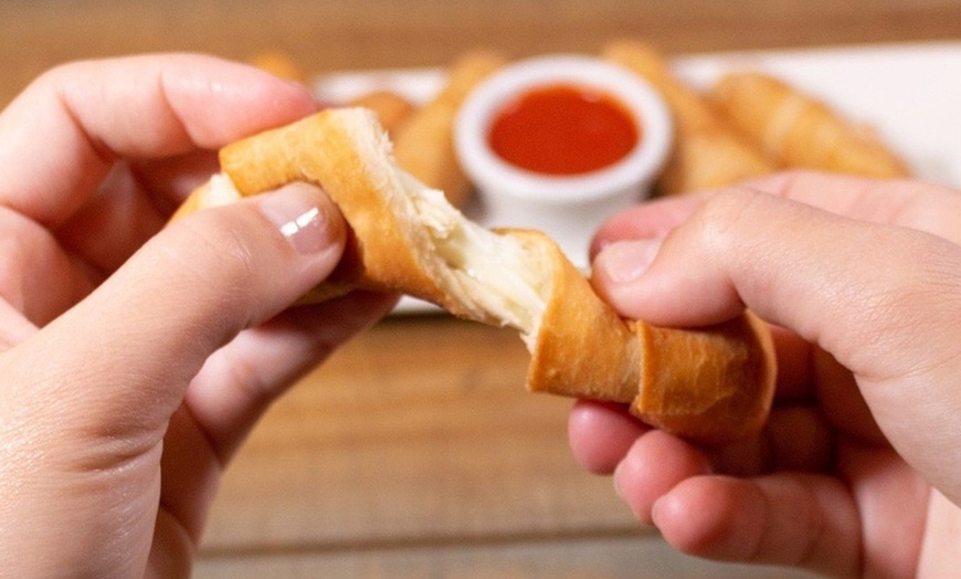 Image 10: Menú venezolano de arepas o parrillada a elegir para 2 o 4 personas