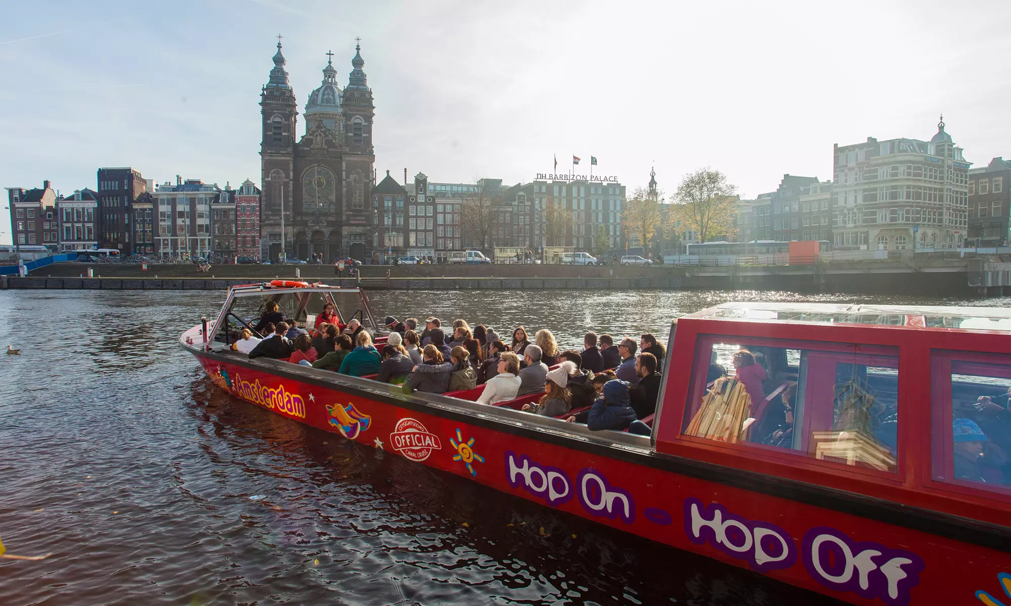 Verken Amsterdam met een 24-uurs Hop-on hop-off bus- en bootticket