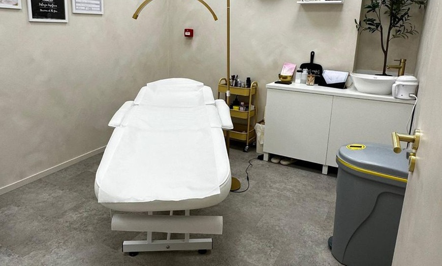 Image 3: Unwind with a 60 or 90min Japanese Head Spa