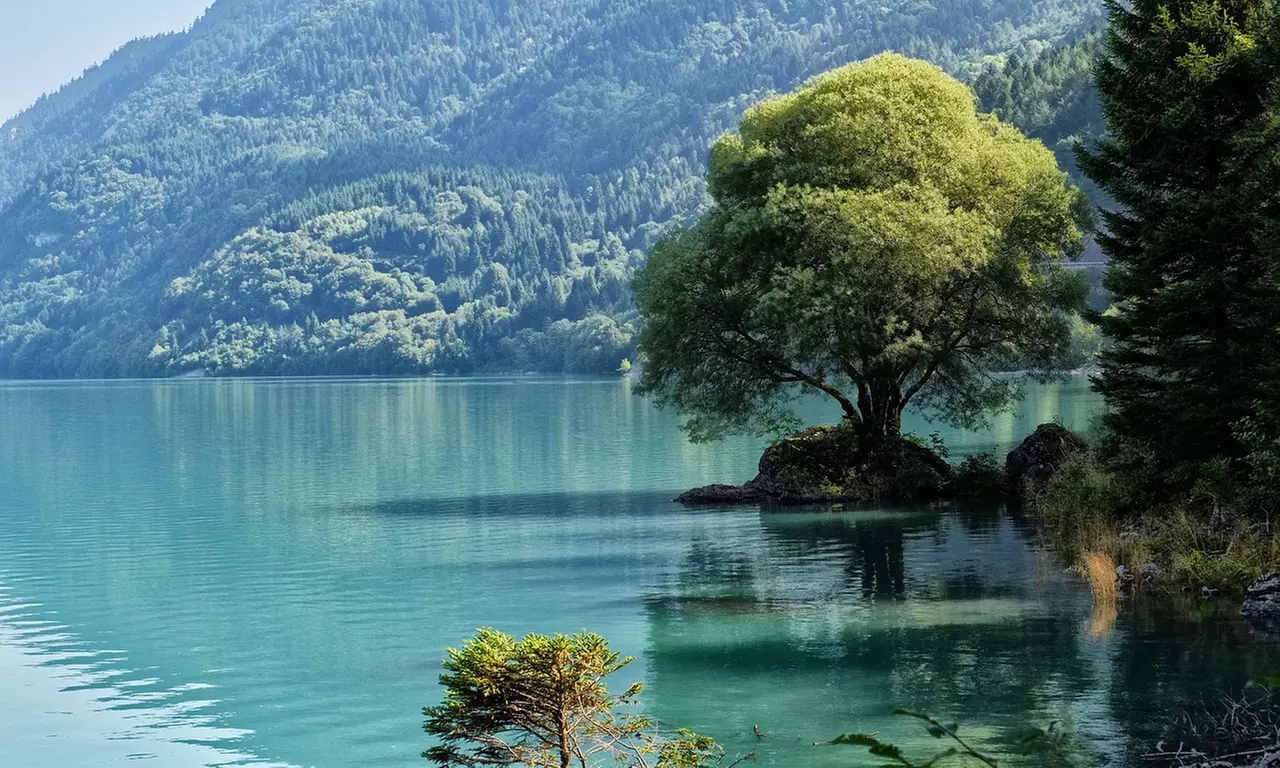 Südtirol: 2-5 Nächte Aktivurlaub für Zwei mit Frühstück, Wellness & Trentino Guest-Card im Hotel Du Lac am Lavarone See - Primary Image