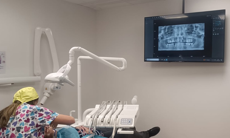 Image 2: Tomografía axial computarizada (TAC) dental en 1 o 2 arcadas