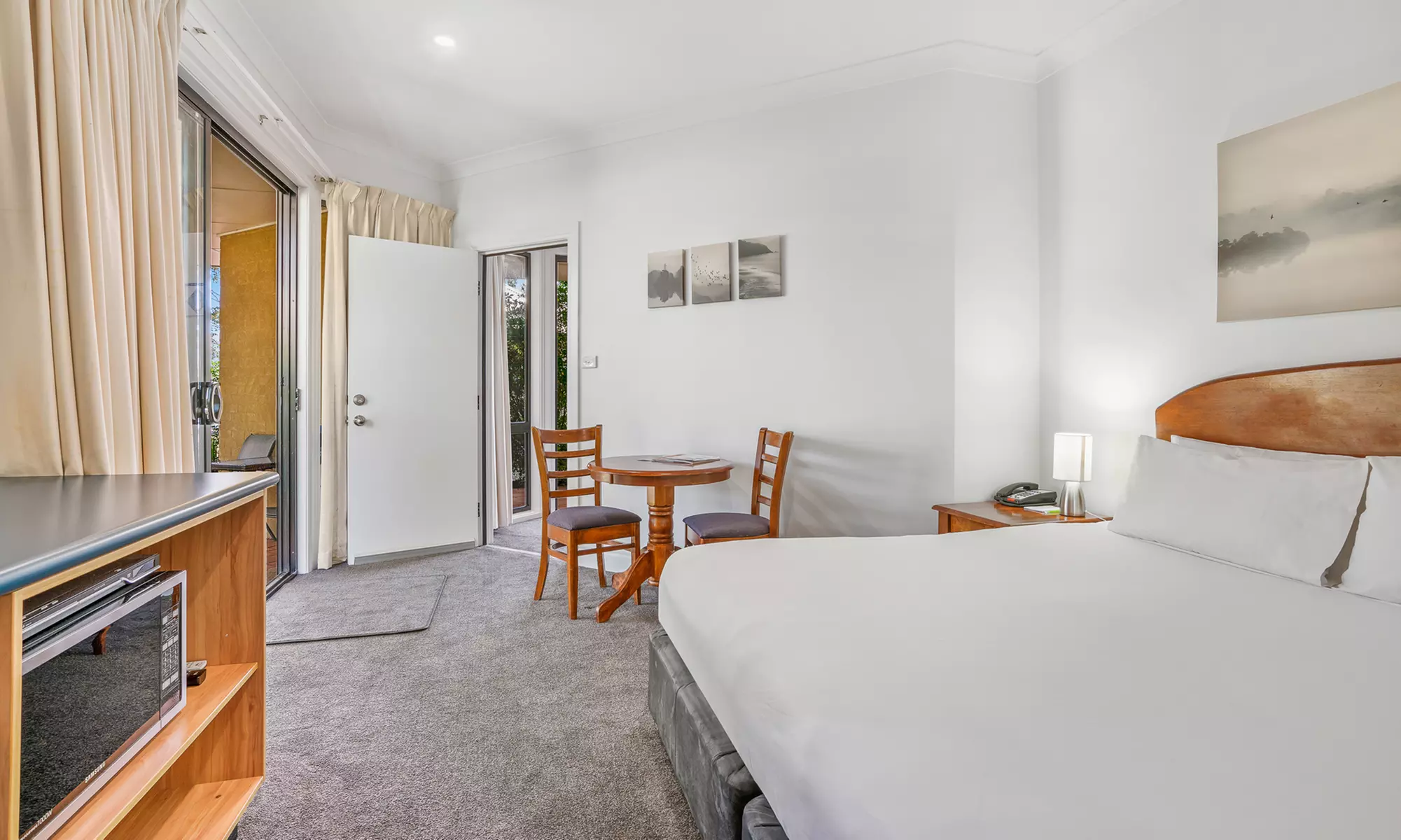 Hunter Valley: Studio, One-Bedroom or Two-Bedroom with Wine up to 4