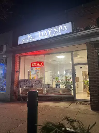 “Rest & Recover: 60‑Min Swedish or Deep‑Tissue Massage + Aromatherapy