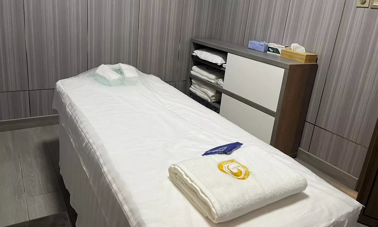 Choice of Deep Tissue/Sports, Physiotherapy, or Feet Reflexology