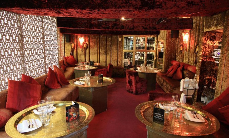 Image 32: Oxfordshire: An Overnight 5* Stay w/ Dinner and Champagne 