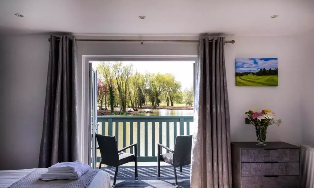 Worcestershire: Choice of Lakeview Cabin with Breakfast
