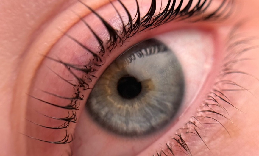 Image 3: Stylizacja rzęs: laminacja z farbowaniem i opcjonalny botoks