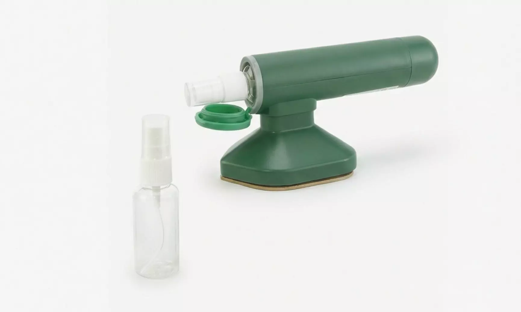 Miniplancha de viaje con tapa protectora y pulverizador incorporado