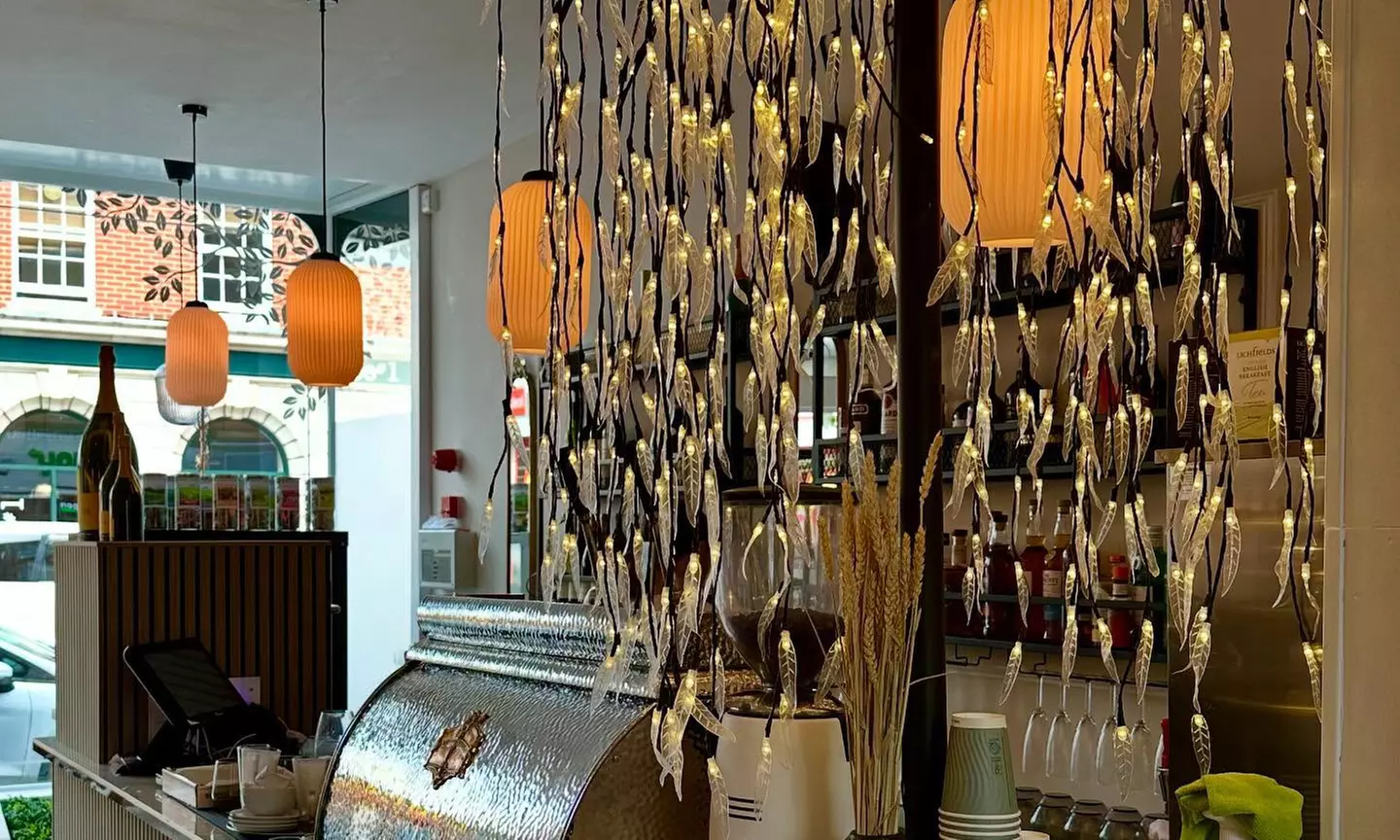 Sunday Roast with Starter or Dessert & Wine, Beer or Prosecco