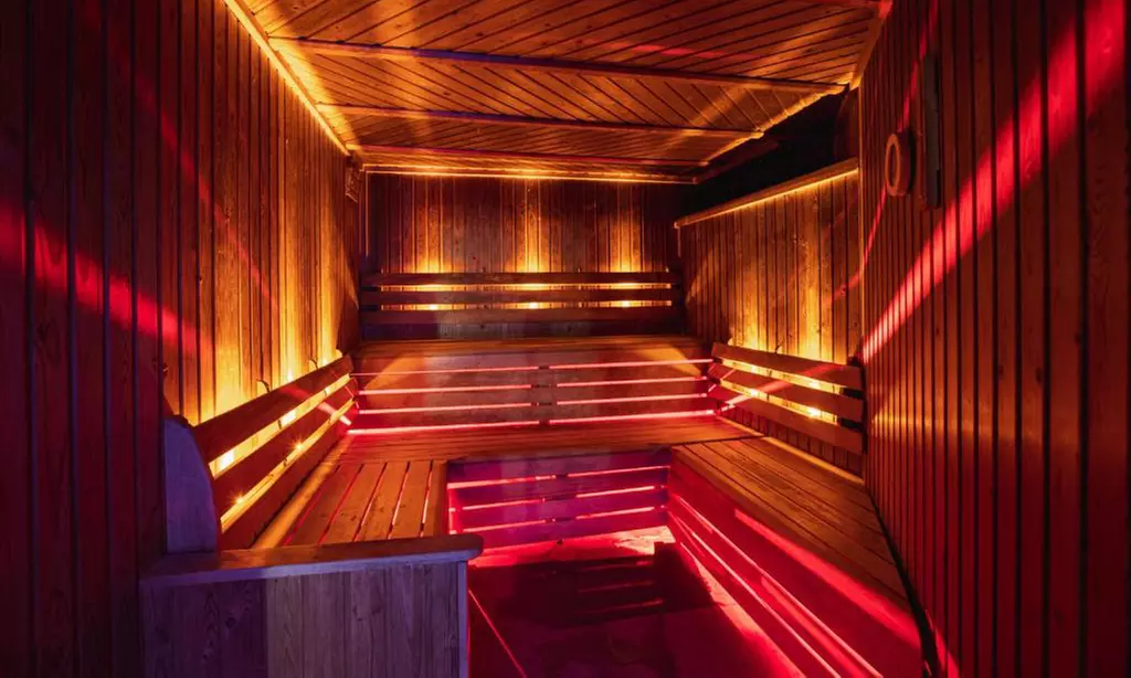 Buckinghamshire: King Room with Breakfast, Dinner & Late Check-Out