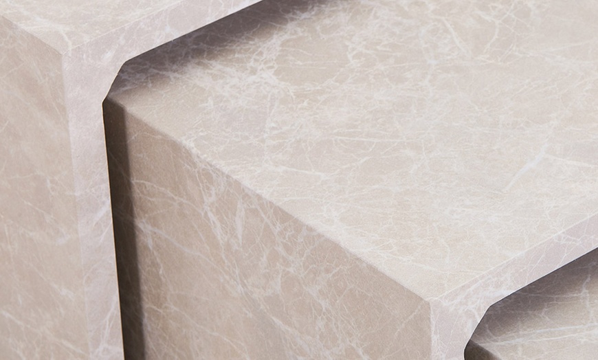 Image 5: Ensemble de 3 tables d’appoint "Irima" avec finition effet marbre