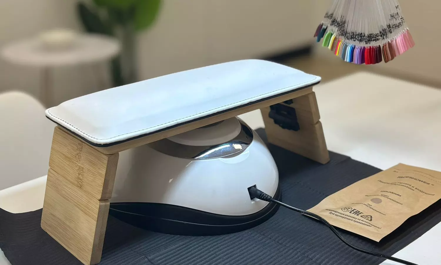 Manicura y/o pedicura con esmaltado tradicional o semipermanente