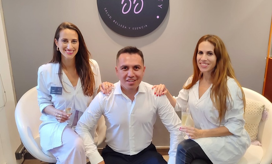 Image 3: Tratamiento reafirmante inyectado en tercio superior para 1 persona