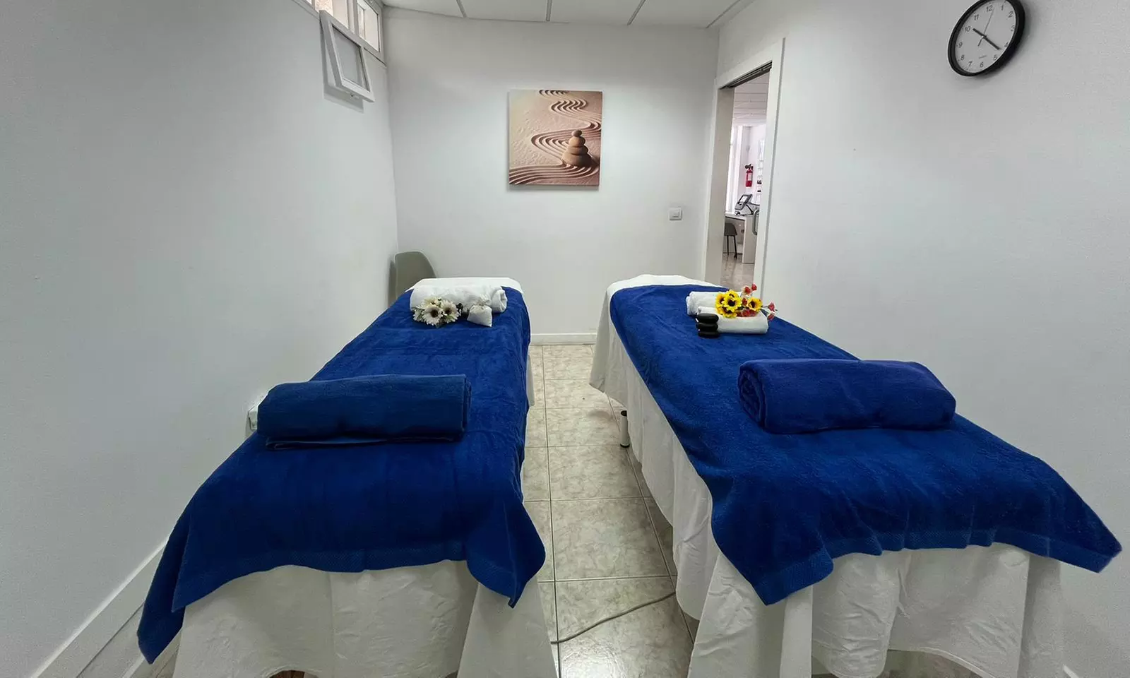 Masaje con opción a reflexología podal, peeling, sauna y ducha