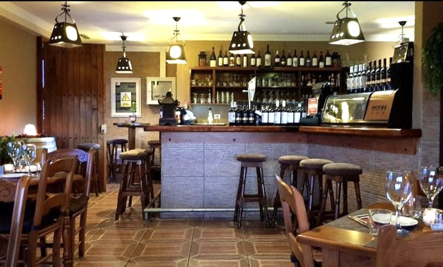 Image 16: Menú de cocina al grill para 2 o 4 con entrante, postre y bebida