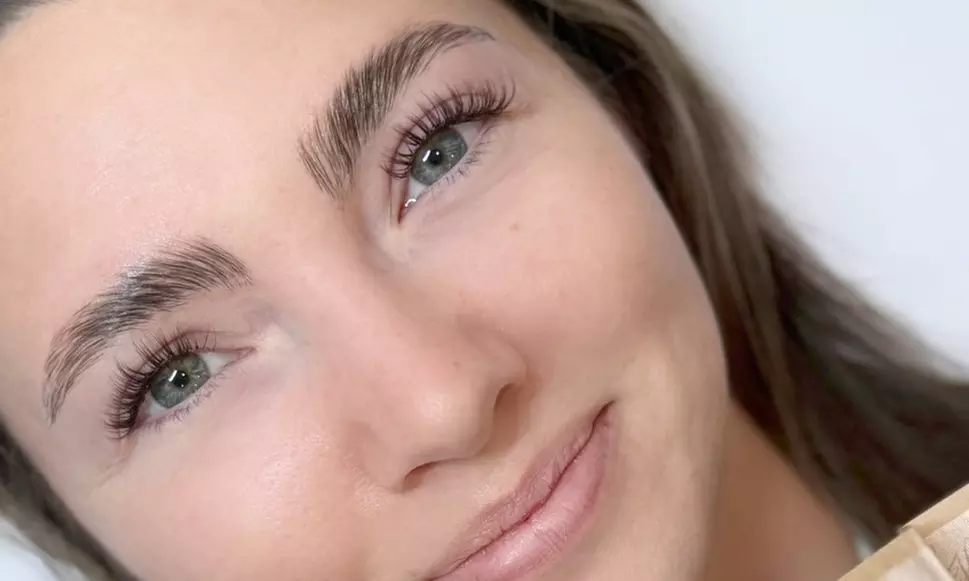 Transform Your Look with a Full Set of Eyelash Extensions