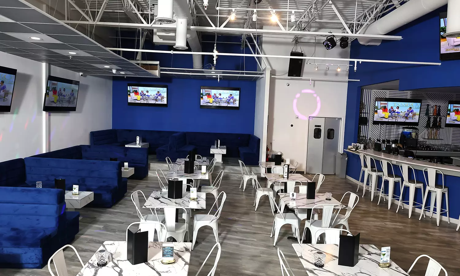 Brunch or Dinner with Cocktails at Swigzz Restaurant & Lounge