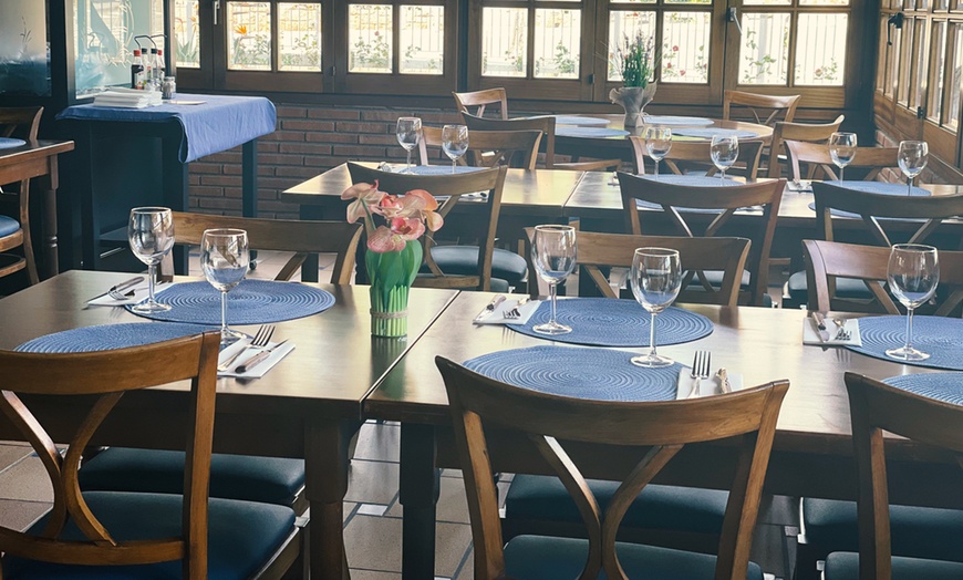 Image 7: Sabor y mar: menú mediterráneo clásico o prémium para 2 o 4 personas