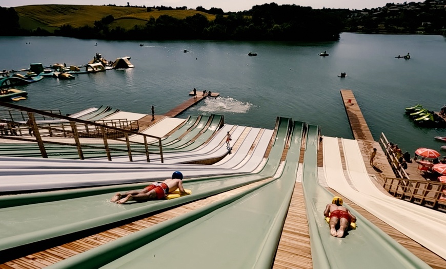 Image 1: Évasion aquatique : paddle, kayak ou pédalo et autres défis