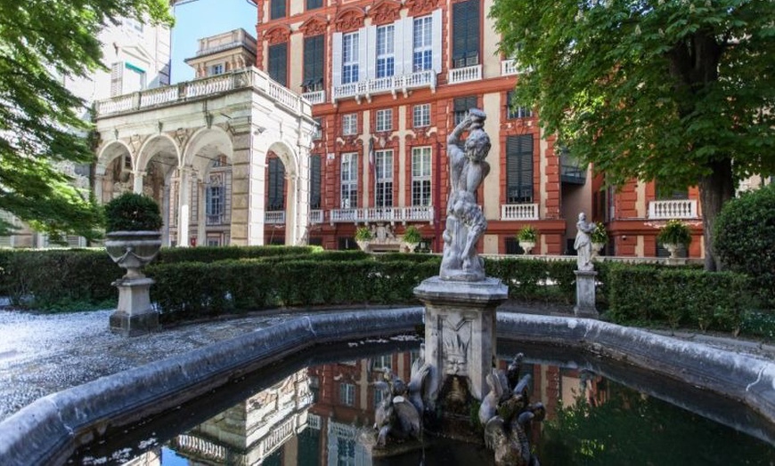Image 8: Genova 4*: 1 o 2 notti con colazione, Acquario e Biosfera