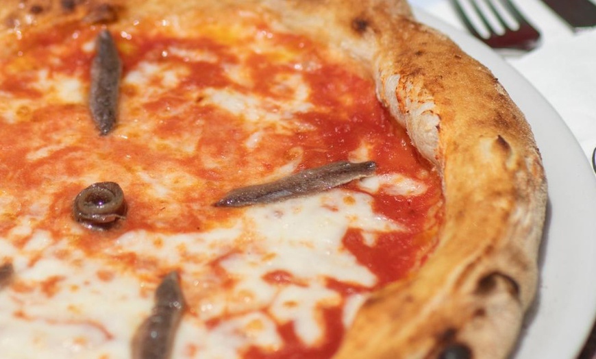 Image 1: ¡Experimenta Italia! Menú para 2 o 4 con opción a botella de vino 