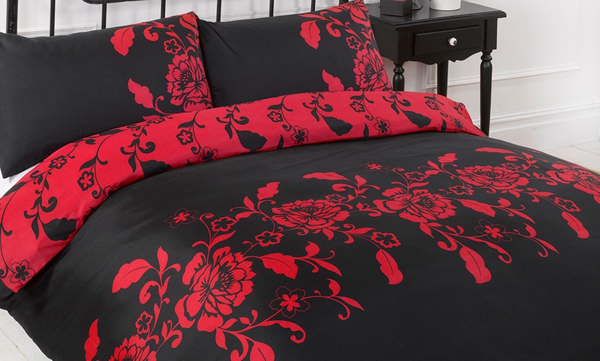 Image 11: Clearance Duvet Sets