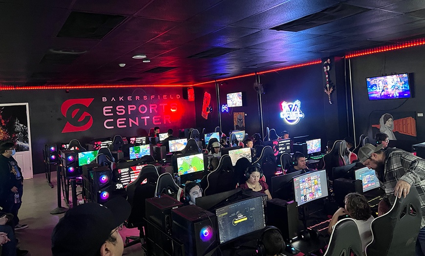 Image 2: 4-Hour Open Gaming Pass for 1, 2, or 4 People; Valid Monday-Thursday
