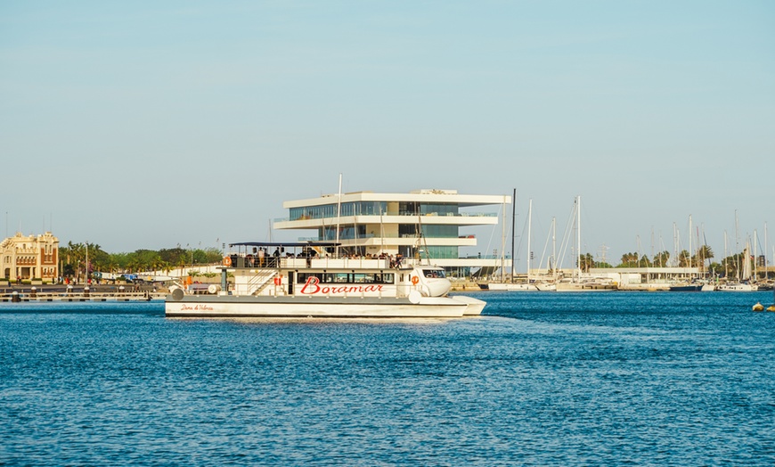 Image 16: Excursión en catamarán con comida y baño en alta mar 