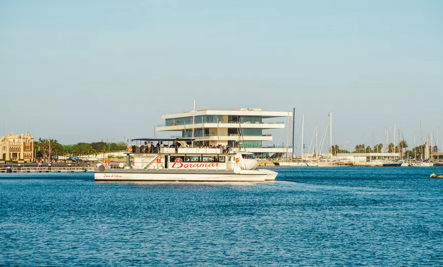 Image 16: Excursión en catamarán con comida y baño en alta mar 