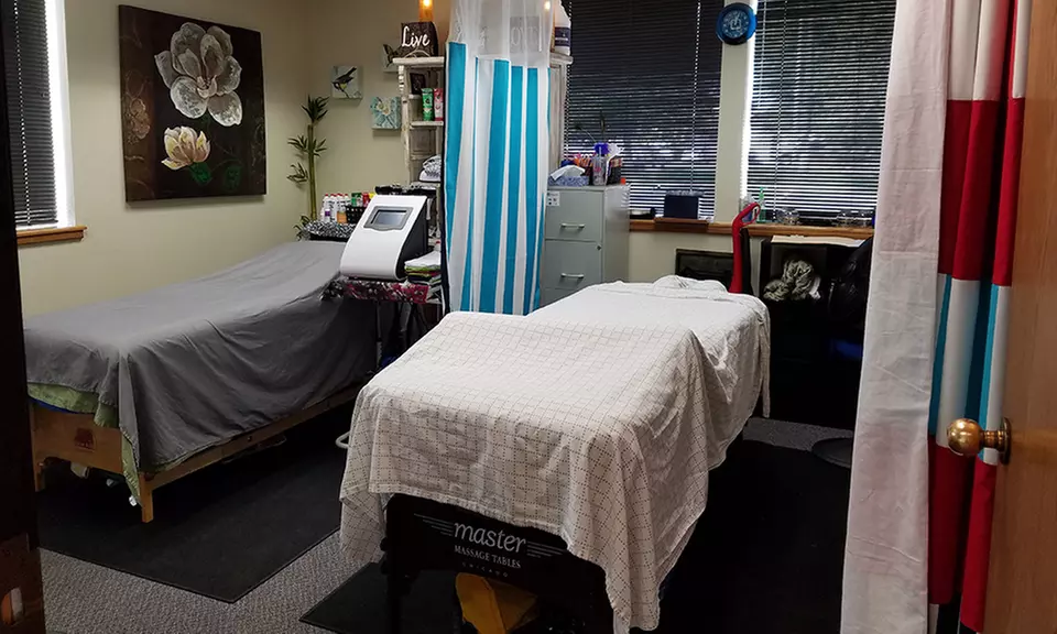 Dream Bodies LLC offers non-invasive lipo sessions to target stubborn fat with up to 50% off, using advanced techniques.