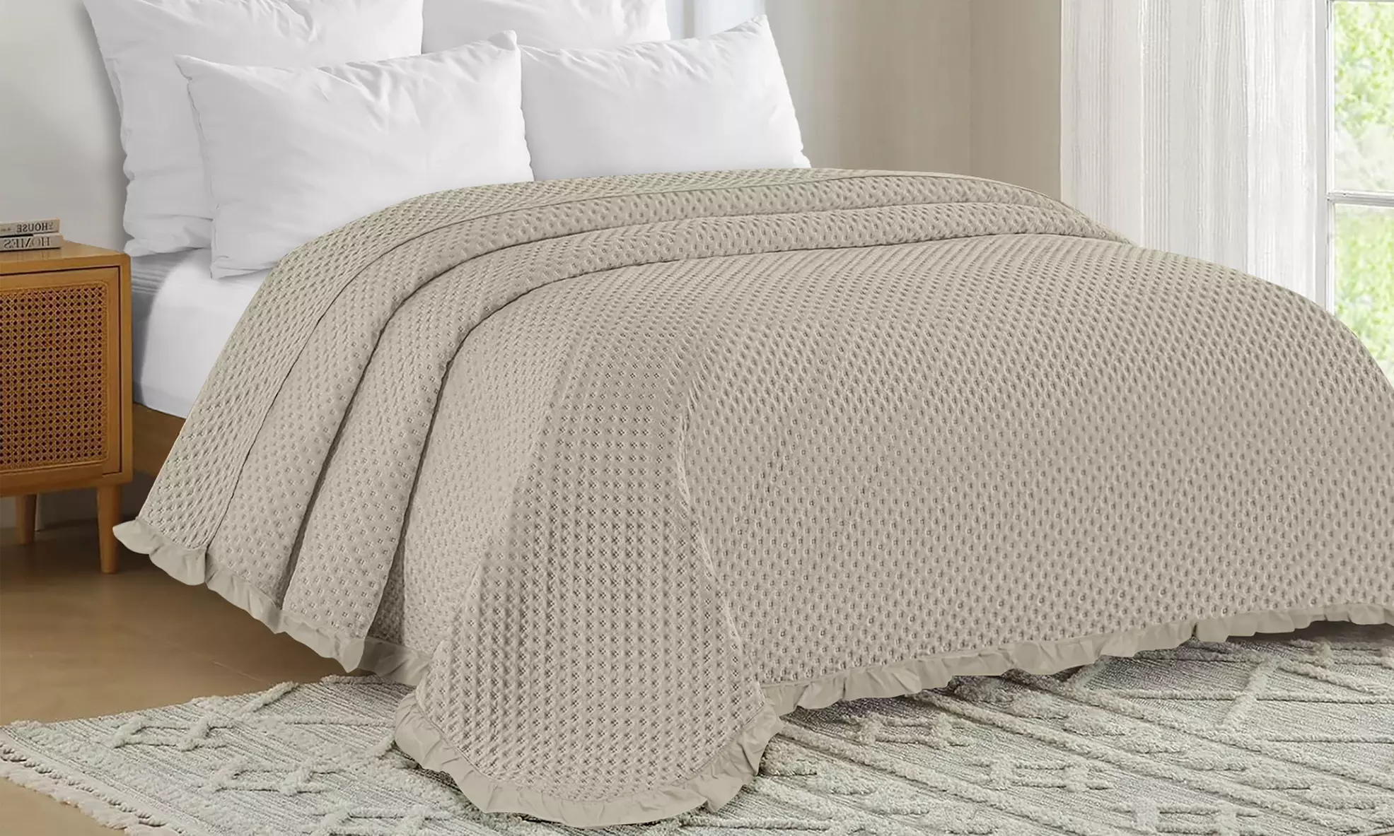 Gesteppte Tagesdecke mit Rüschen