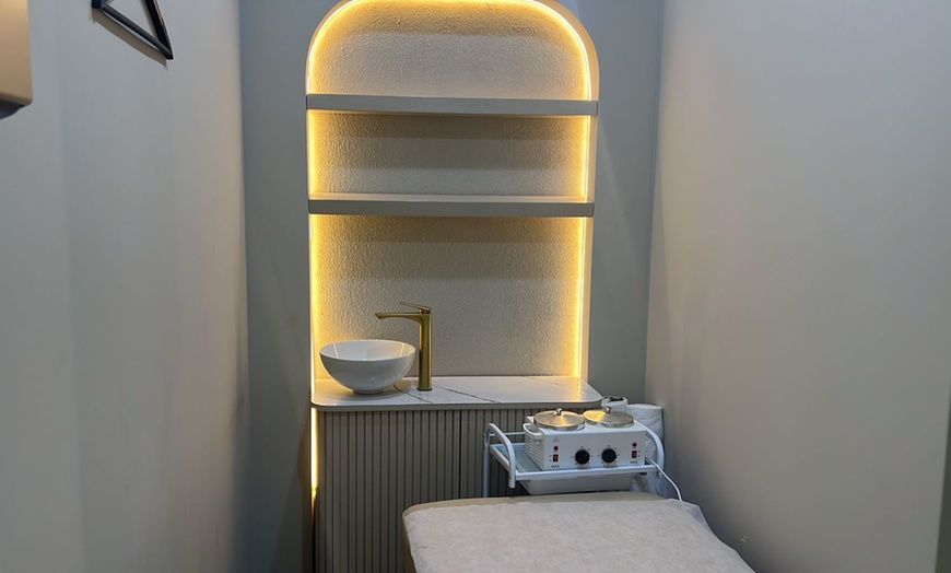 Image 2: Choice of Full Body Treatment, or Head, Neck & Shoulder Treatment