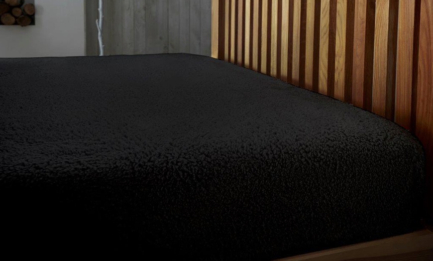 Image 7: Teddy Fleece Thermal Fitted Sheet
