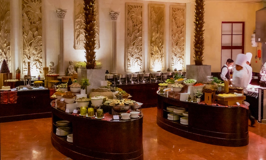 Image 2: 5* Iftar Buffet with 120+ Dishes, Live Cooking & Ramadan Beverages