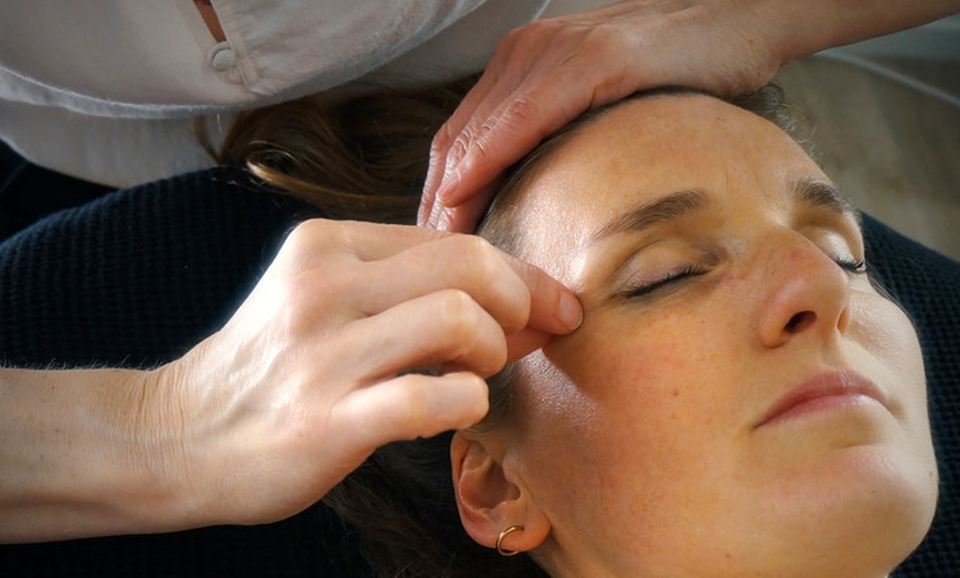 Image 1: Soin du visage Kobido : l’art ancestral du lifting naturel japonais
