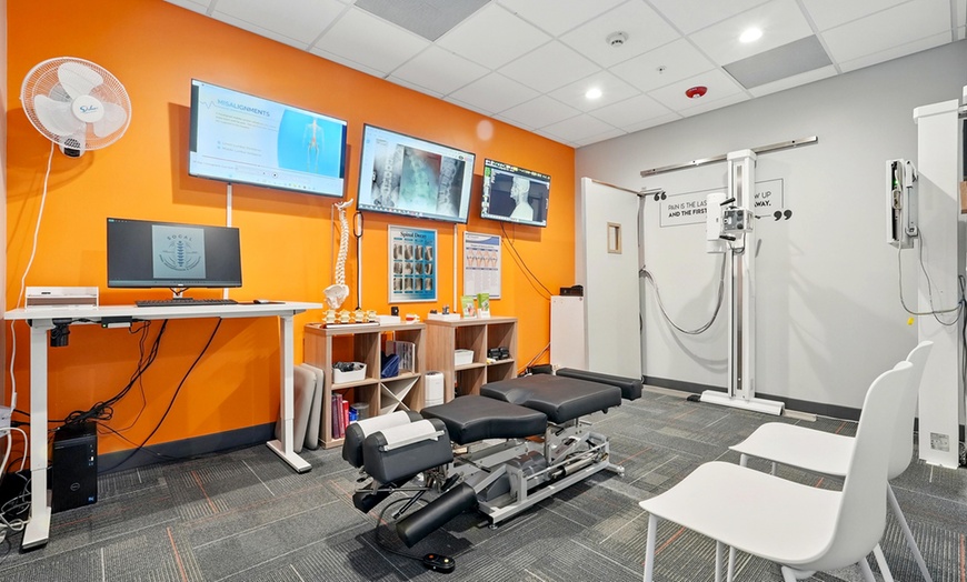 Image 6: One or Two Knee Decompression Session w/ or w/o Class 4 Laser Therapy