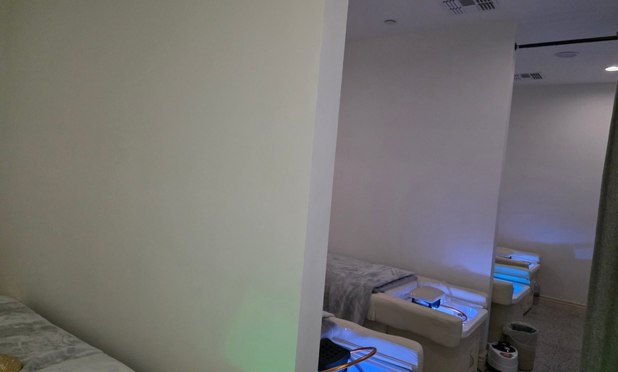 Image 10: Deals on Head Spa for One or Couples w/ Head, Neck, & Shoulder Massage