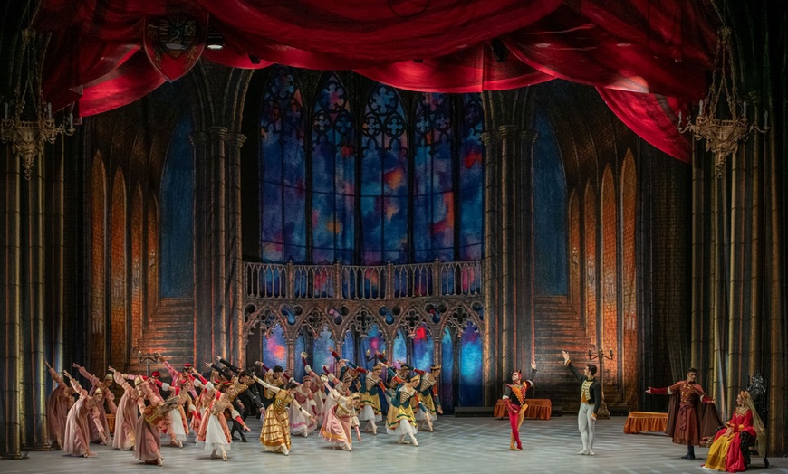 Image 7: Swan Lake: 1 Ticket am 30. oder 31.05.2025 um 20 Uhr