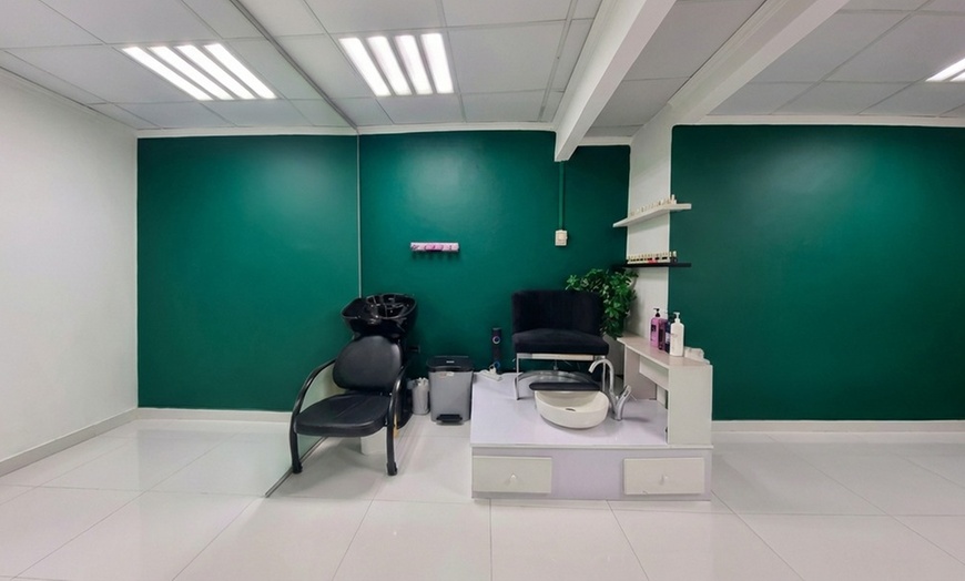 Image 3: Smooth Skin & Refined Beauty at Dar Allmas Beauty Salon