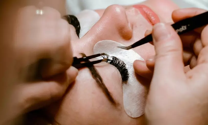 Lifting y tinte de pestañas con opción a tratamientos para cejas