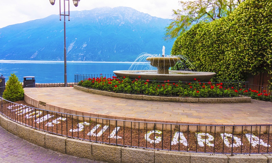 Image 5: ✈ Lake Garda or Lake Como