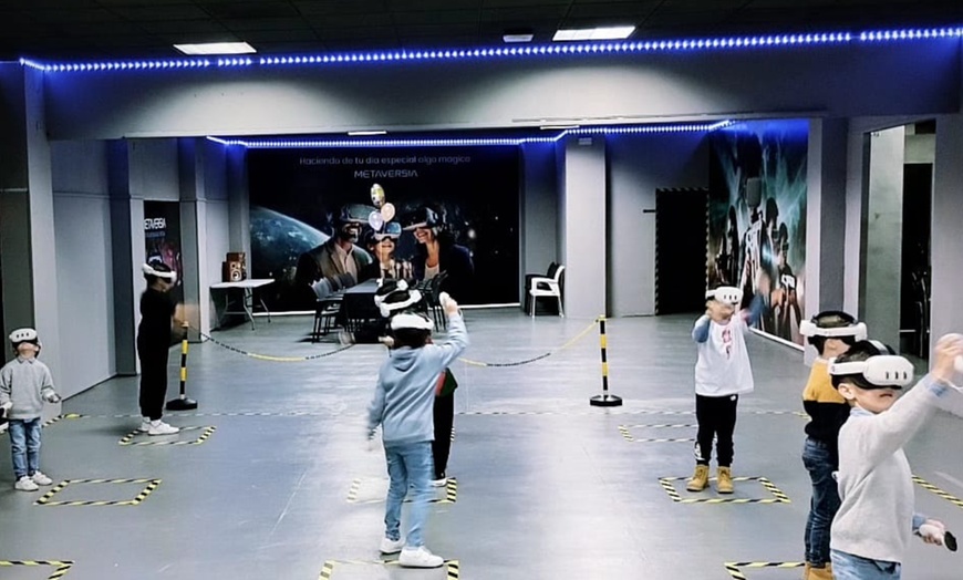 Image 1: 30 o 60 minutos de realidad virtual y bebida para 2 o 4 personas
