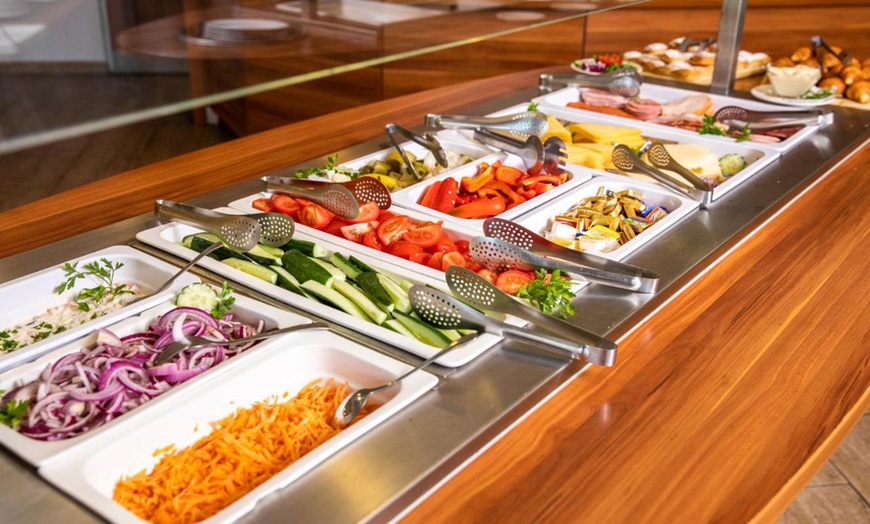 Image 7: Ungarn: 2-7 Nächte für Zwei mit Halbpension & Vulkan Therme