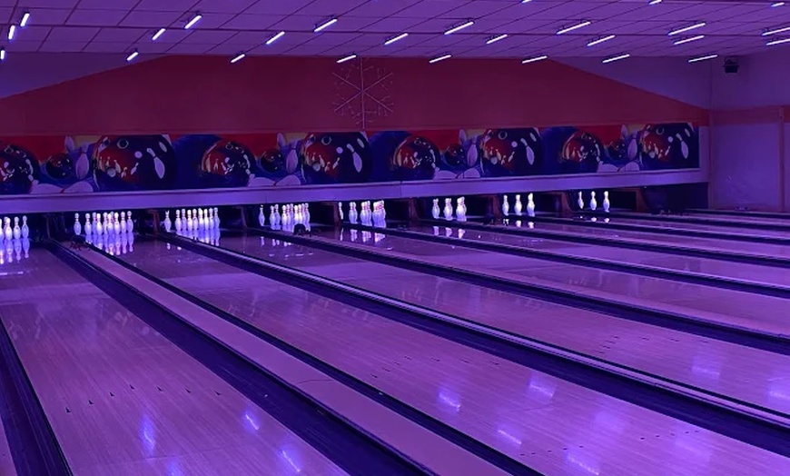 Image 3: Strike! 2 spellen bowlen mét lekkers en natuurlijk de tofste mensen 