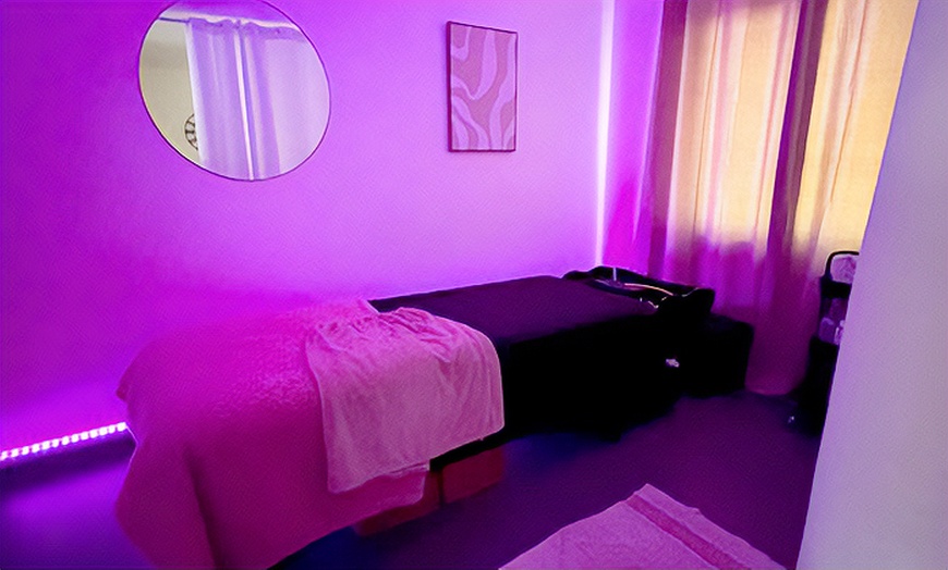 Image 4: Plongez dans la détente avec un Head Spa relaxant et sensoriel