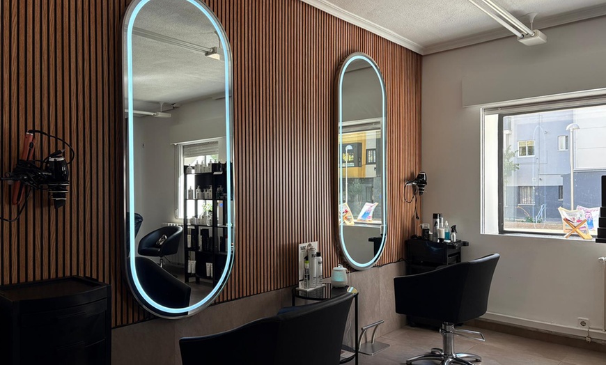 Image 4: Manicura y/o pedicura con esmaltado clásico o semipermanente