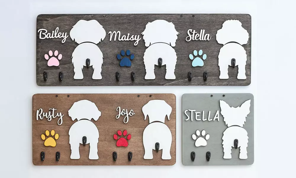 Personalisiertes Schlüsselbrett aus Holz mit Namen in Design nach Wahl