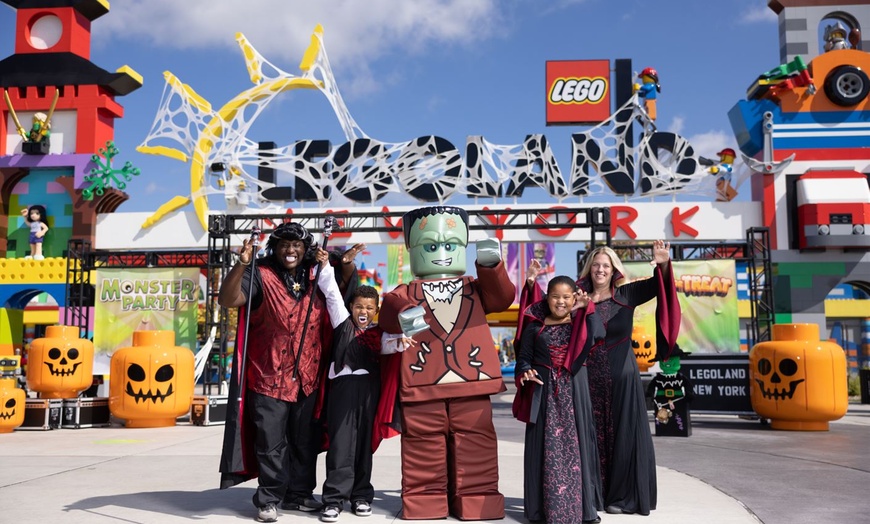 Image 3: Sleep, Play, & Explore: Rooms Built for Your LEGO-Loving Crew