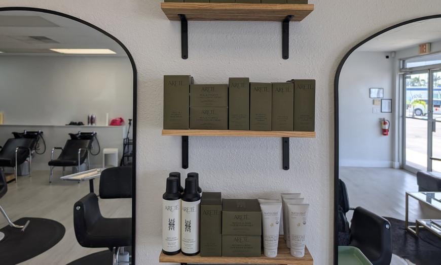 Image 3: Up to 50% Off on Salon - Men's Haircut / Barber at Hairagami salon